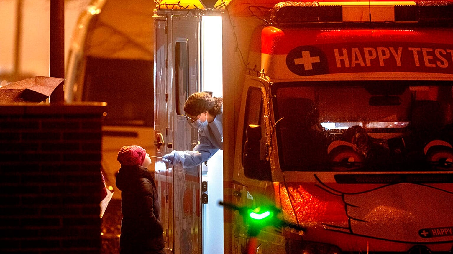 Eine mobile Test-Station in Frankfurt am Main am 27.12.2021