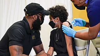 Archives : jeunes New-yorkais se faisant vacciner le 8 novembre 2021