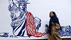 دیوار سفارت سابق آمریکا در تهران