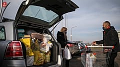 Lira im Sinkflug - Menschen aus Griechenland und Bulgarien kommen zum Shoppen in die Türkei