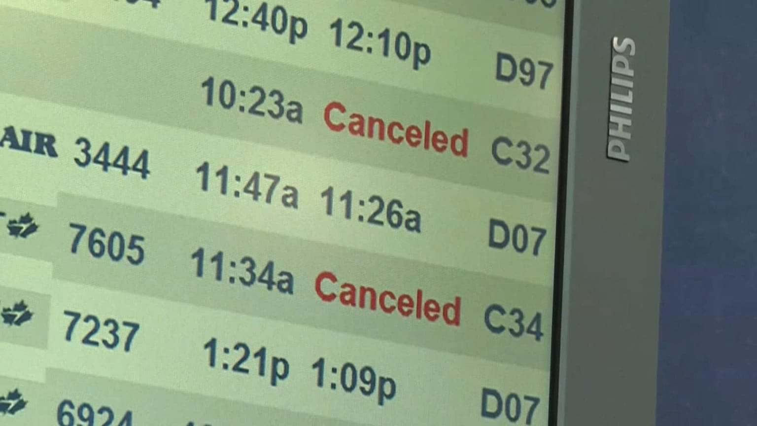 La propagación de la mutación ómicron obliga a cancelar miles de vuelos