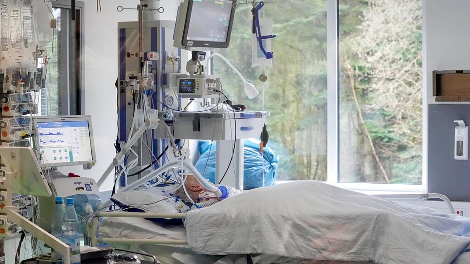 Patient auf der Intensivstation in Westerstede, 17.12.2021