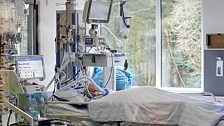 Patient auf der Intensivstation in Westerstede, 17.12.2021