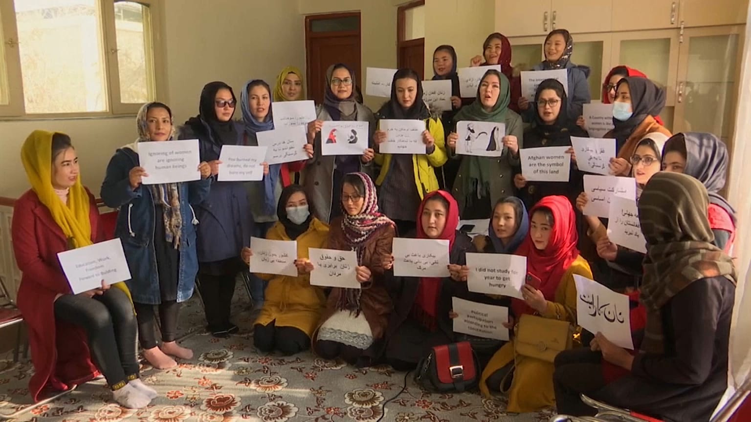 Bildung, Arbeit, politische Teilhabe - afghanische Frauen bieten Taliban die Stirn