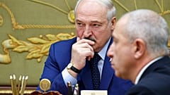 Le président biélorusse Alexandre Loukachenko participe à une réunion à Minsk, en Biélorussie, le lundi 22 novembre 2021.
