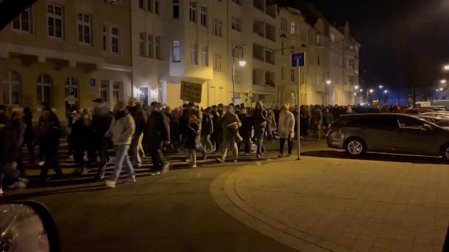 In Magdeburg zogen rund 5.000 Menschen vom Domplatz aus durch die Stadt.