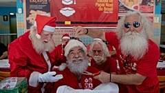 Pai Natal faz a barba para assinalar o fim da época natalícia