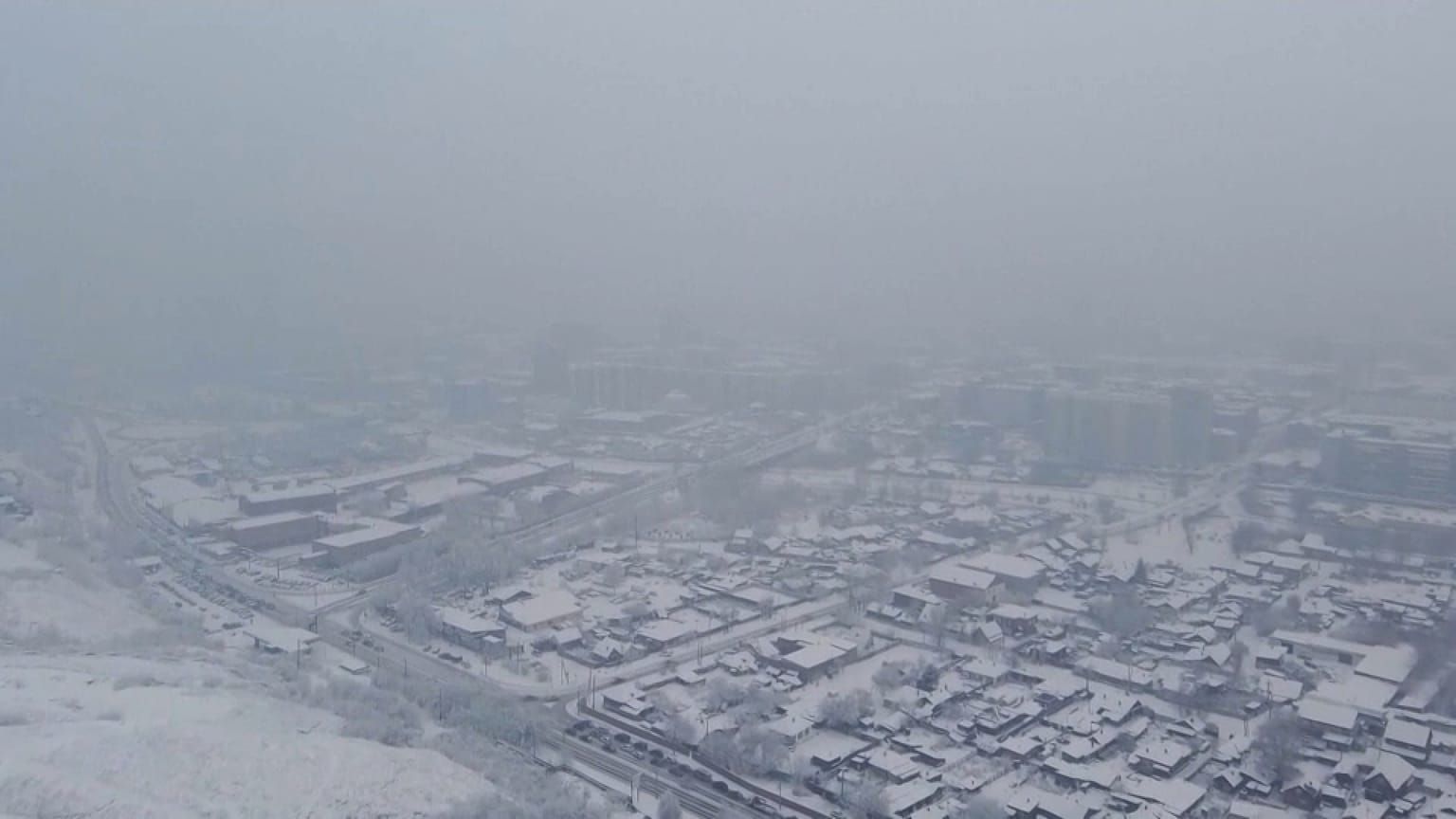 "Ciel noir" à Krasnoïarsk : activités restreintes face au pic de pollution
