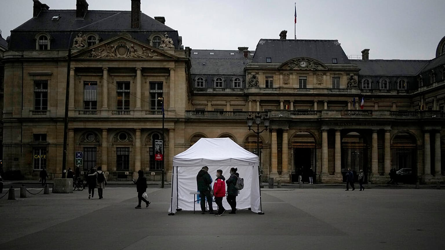 Archives : centre de dépistage à Paris, le 14/12/2021
