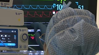 Γαλλία: Μεγάλες ελλείψεις προσωπικού στα νοσοκομεία – Εξαντλημένοι γιατροί και νοσηλευτές