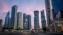 قطر تستعد لاستقبال 1.2 مليون زائر في في الصيف القادم.. لكنها خصصت حتى الآن 90 ألف قرفة لإقامتهم