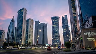 قطر تستعد لاستقبال 1.2 مليون زائر في في الصيف القادم.. لكنها خصصت حتى الآن 90 ألف قرفة لإقامتهم