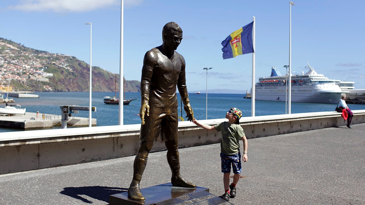 Ronaldo'nun Madeira Adası'ndaki heykeli (arşiv)