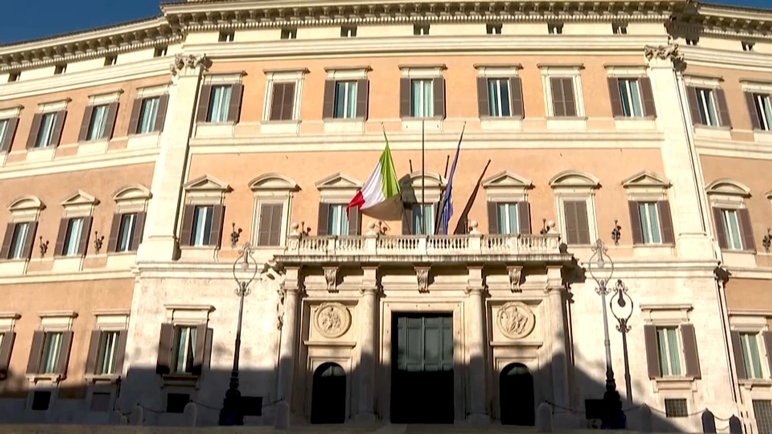 Il sì alla manovra