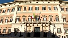 Il sì alla manovra