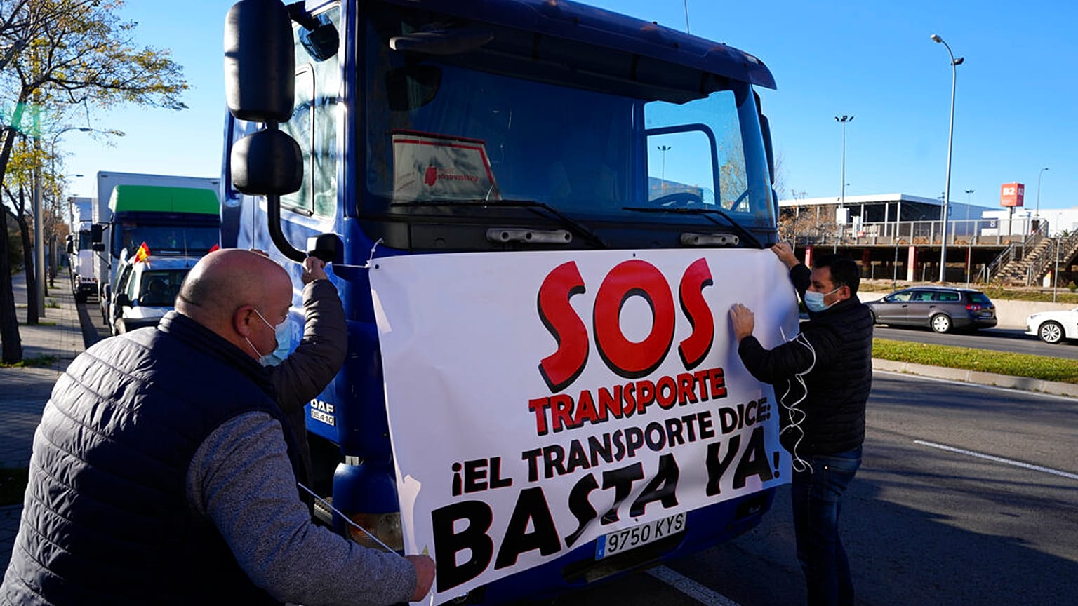 Enflasyonu protesto eden ağır yük şoförleri