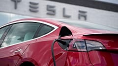 Tesla, neredeyse yarım milyon aracı geri çağırıyor