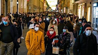 Menschen in der Innenstadt von Rom in Italien