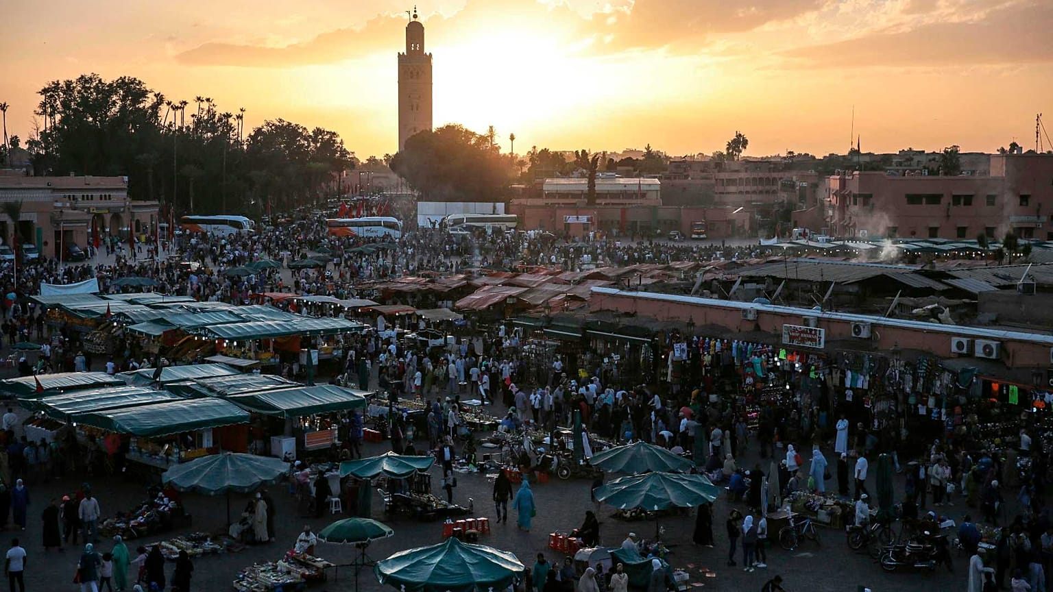 ساحة جامع الفناء التاريخية في مراكش، المغرب، 5 نوفمبر/ تشرين الثاني 2016 