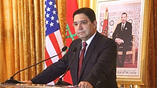 ناصر بوريطة، وزير الخارجية المغربي، يتحدث إلى الصحفيين في الداخلة، جنوب المغرب، الأحد 10 يناير 2021