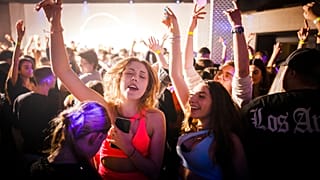 Silvester-Feier in einem Nachtclub in Zürich - trotz steigender Corona-Zahlen in der Schweiz