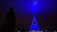 Der Eiffelturm trägt zur Ratspräsidentschaft die Europa-Flagge