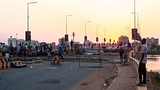 حواجز على جسر المنشية فوق النيل الأزرق بالعاصمة الخرطوم في 23 أكتوبر / تشرين الأول 2020