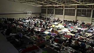 CIentos de migrantes desbordan los refugios en México