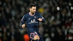 لاعب نادي باريس سان جيرمان ليونيل ميسي.