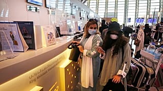 سعوديات في مطار الملك عبد العزيز في جدة. 2021/05/17