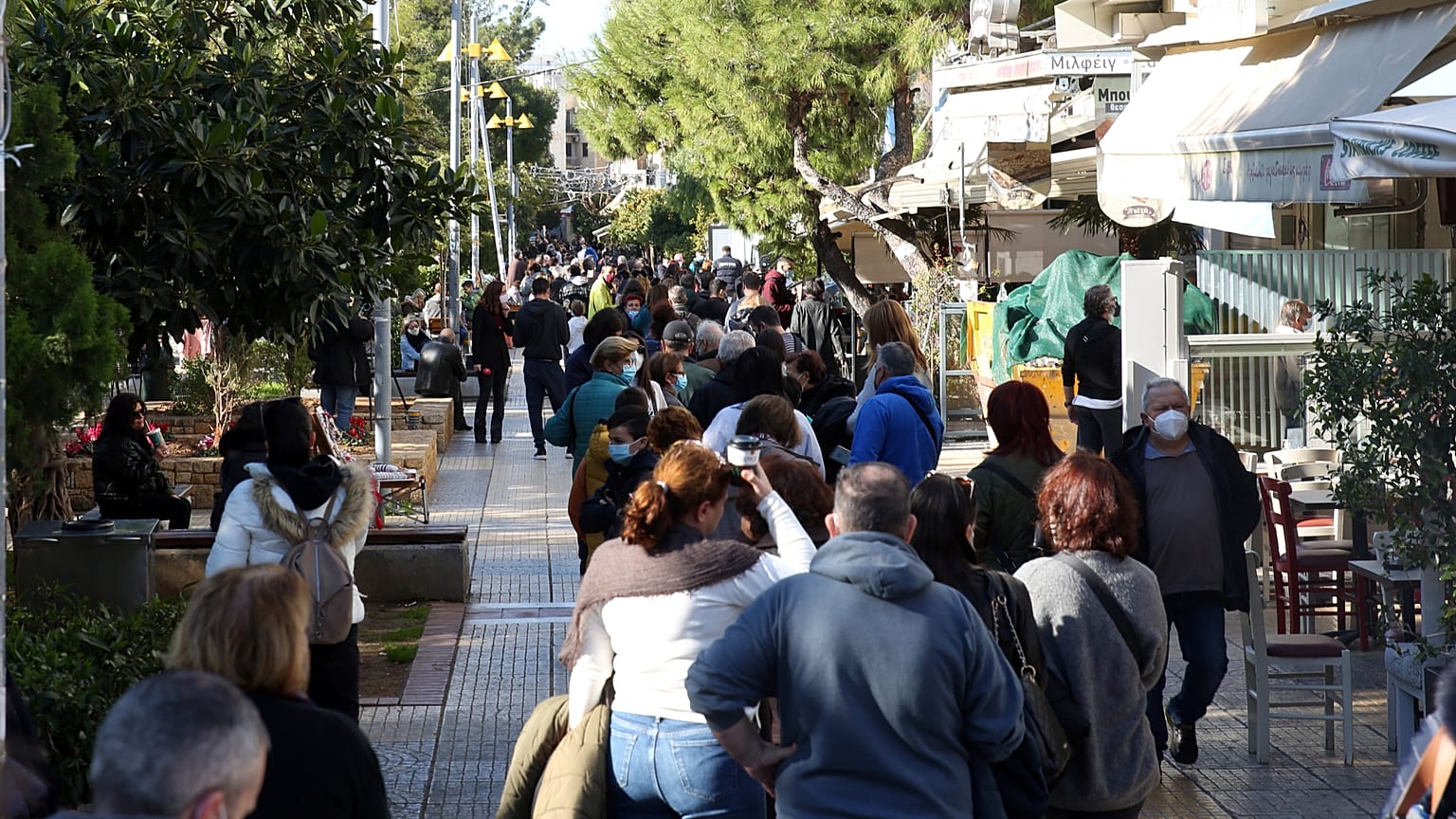 Ουρές για rapid test στη Νέα Σμύρνη (02/01/2022)