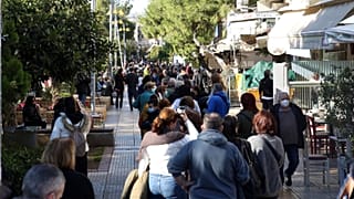 Ουρές για rapid test στη Νέα Σμύρνη (02/01/2022)