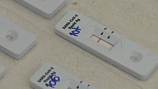 Longas filas no aeroporto de Lisboa para testes à covid-19