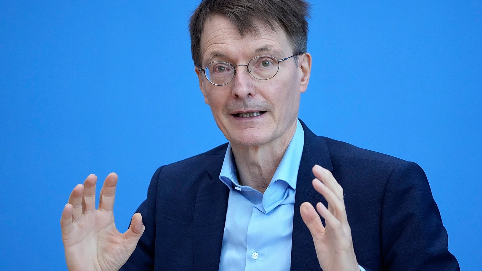 Gesundheitsminister Lauterbach bei einer Pressekonferenz vor Weihnachten