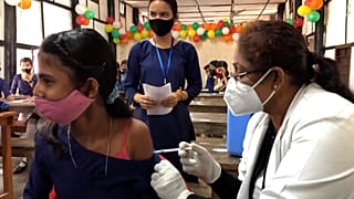 Índia vacina adolescentes