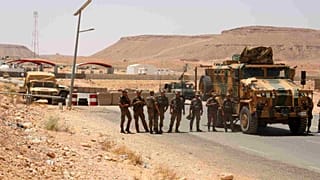 جنود من الجيش التونسي بالقرب من بلدة الذهيبة الجنوبية، 12 يوليو / تموز 2020  