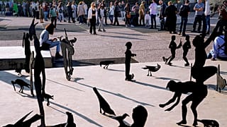 Schlange stehen für Covid-Tests in Tel Aviv: Das Land rechnet mit tausenden neuen Infektionen - und man beobachtet auch erste Fälle von sogenannter "Flurona".