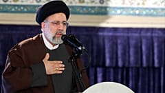 يلقي الرئيس الإيراني إبراهيم رئيسي كلمة خلال حفل أقيم في العاصمة طهران لإحياء الذكرى الثانية لمقتل القائد الإيراني قاسم سليماني، 3 يناير 2022 