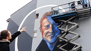 Schumacher war in den 1990er Jahren mehrmals in Bosnien, um der Bevölkerung Unterstützung zukommen zu lassen