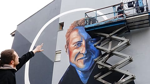 Former F1 driver Michael Schumacher has been honoured in a mural painting for his charitable work in Sarajevo , Bosnia and Herzegovina