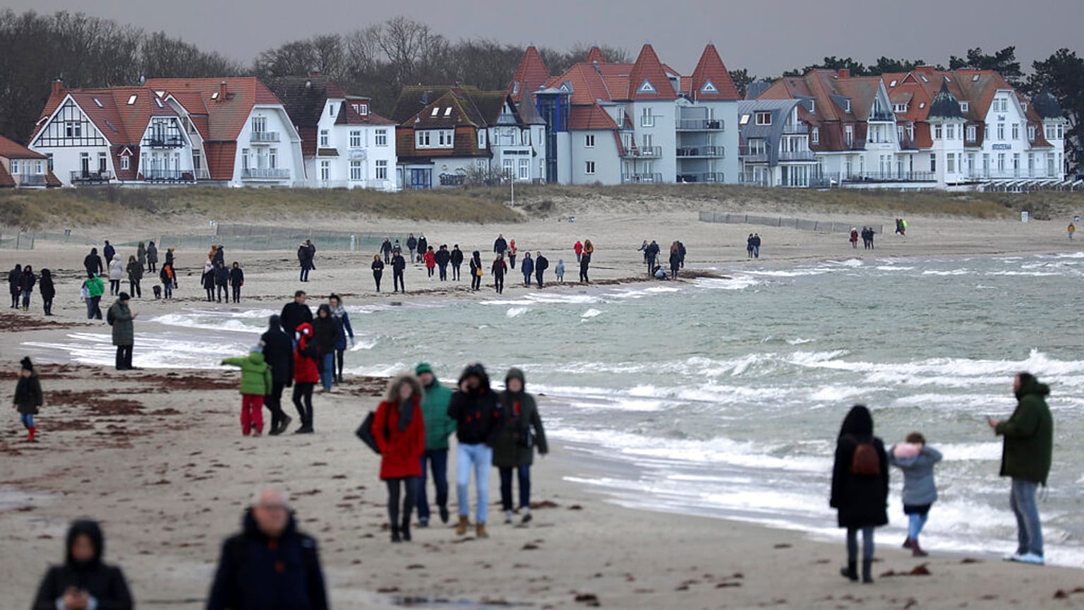 Am Strand von Warnemünde am 3. Januar 2022