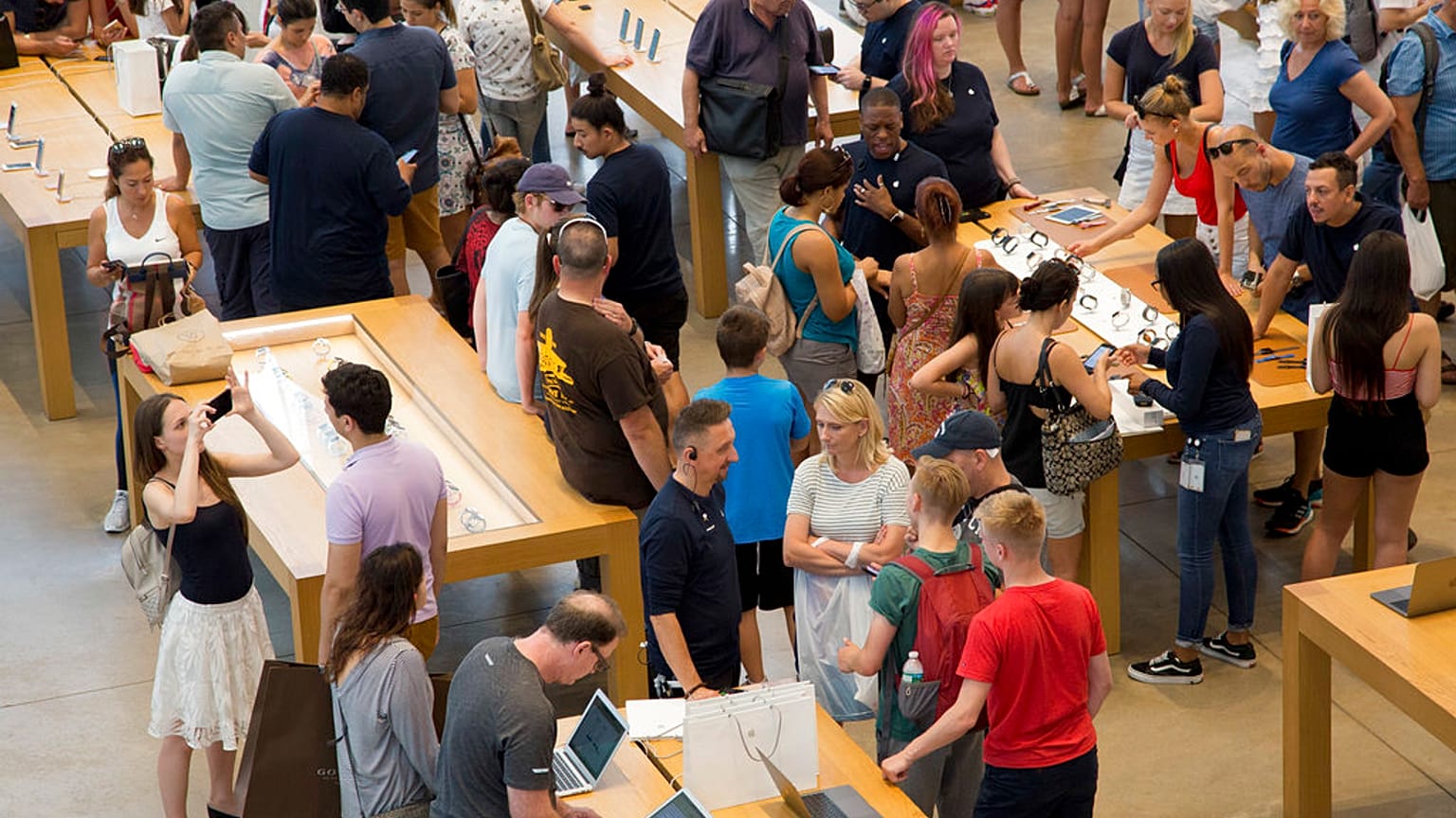 Apple, borsada 3 trilyon doları aşan ilk şirket oldu (Arşiv)