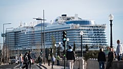 AIDAnova deixa Lisboa rumo a Barcelona