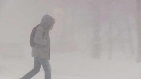 Heftige Schneestürme auf der russischen Insel Sachalin