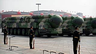 China reconoce que está "modernizando" su arsenal nuclear