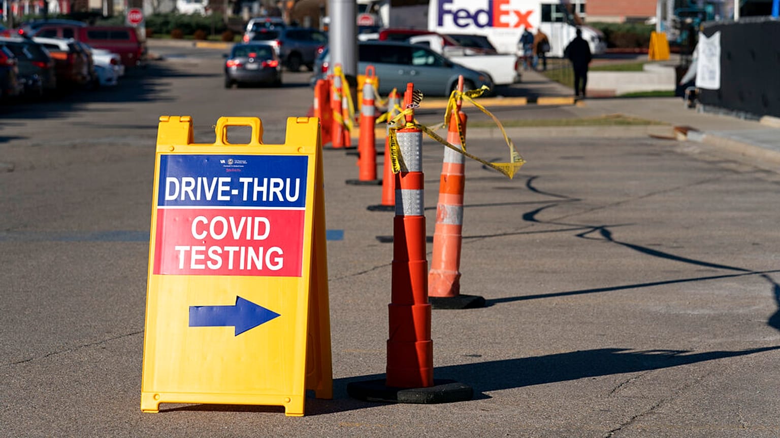 Covid-19 : record vertigineux aux Etats-Unis avec plus d'un million de cas en 24 heures