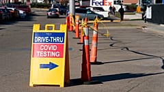 Corona-Test im Drive-Thru: In den USA wurden innerhalb von 24 Stunden mehr als eine Million neue Coronavirus-Infektionen verzeichnet.