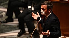 Le ministre français de la Santé, Olivier Véran, devant l'Assemblée nationale, à Paris, le 4 janvier 2022