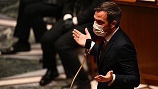 Le ministre français de la Santé, Olivier Véran, devant l'Assemblée nationale, à Paris, le 4 janvier 2022