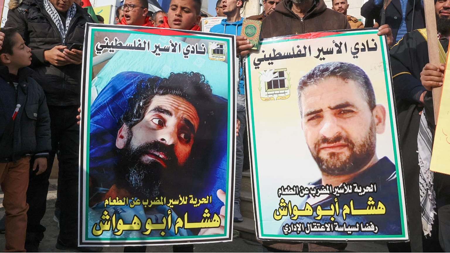 صورة أبو هواش خلال احتجاج لحركة فتح دعماً له